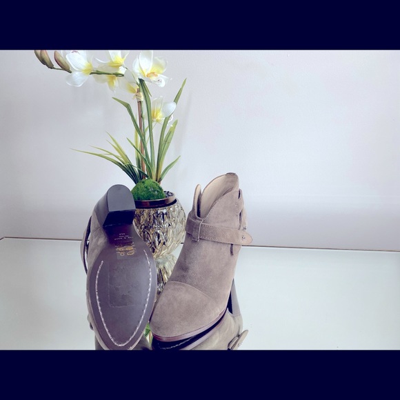 Never Worn Rag & Bone “Harrow” Suede Boots - Picture 2 of 4